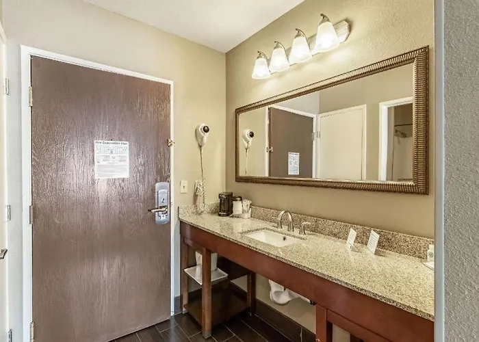Comfort Hotel 3*